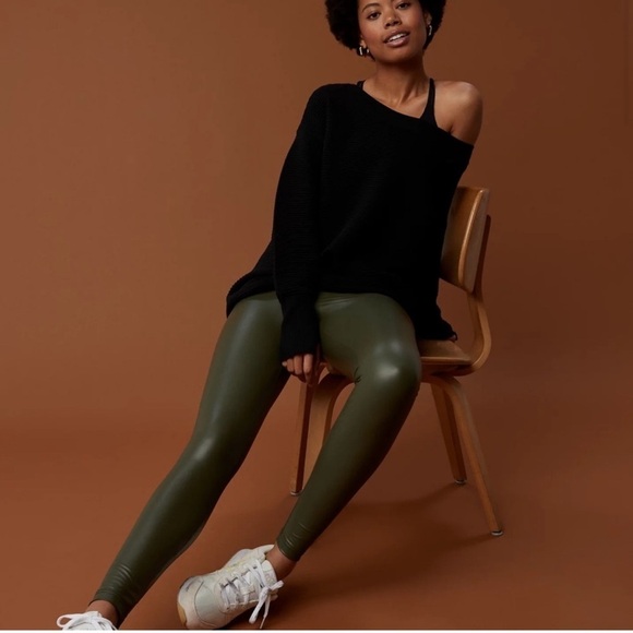 NWT Offline by Aerie Real Luxe Faux Leather Leggings Size Small - Picture 2 of 6